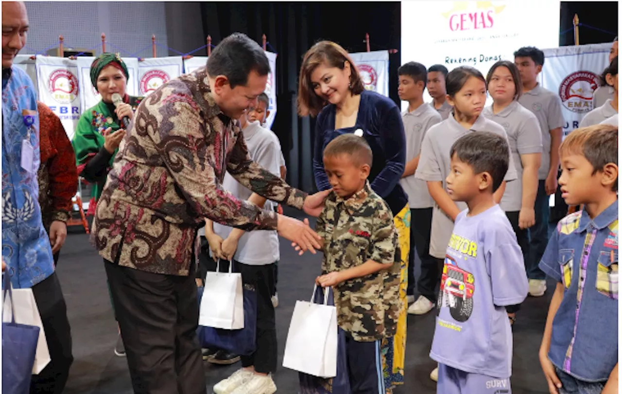 Seragam Sekolah Daur Ulang dari Sampah Plastik Diberikan Gratis untuk Siswa-siswa