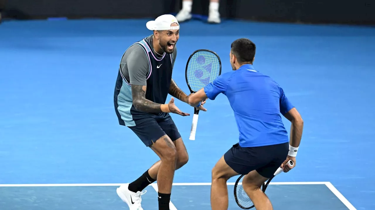 Djokovic ums Netz, Kyrgios durch die Beine: Spektakuläres Doppel-Debüt