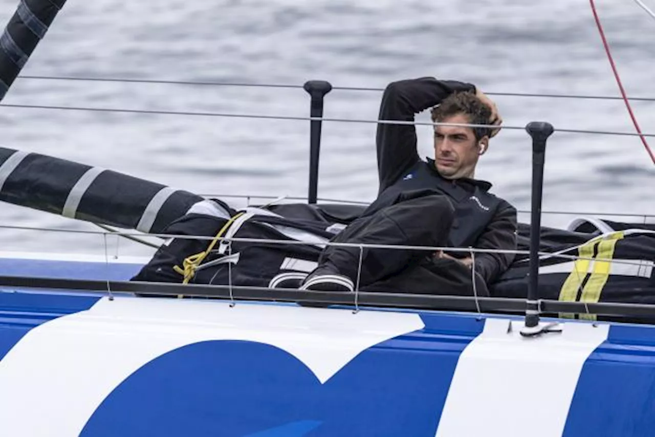 Charlie Dalin creuse l'écart au Vendée Globe