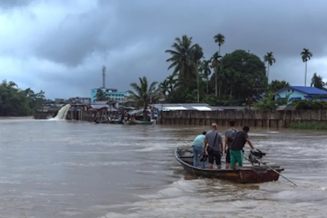 Clear skies, but rising waters: Villagers race to salvage belongings as Sungai Golok breaches danger level