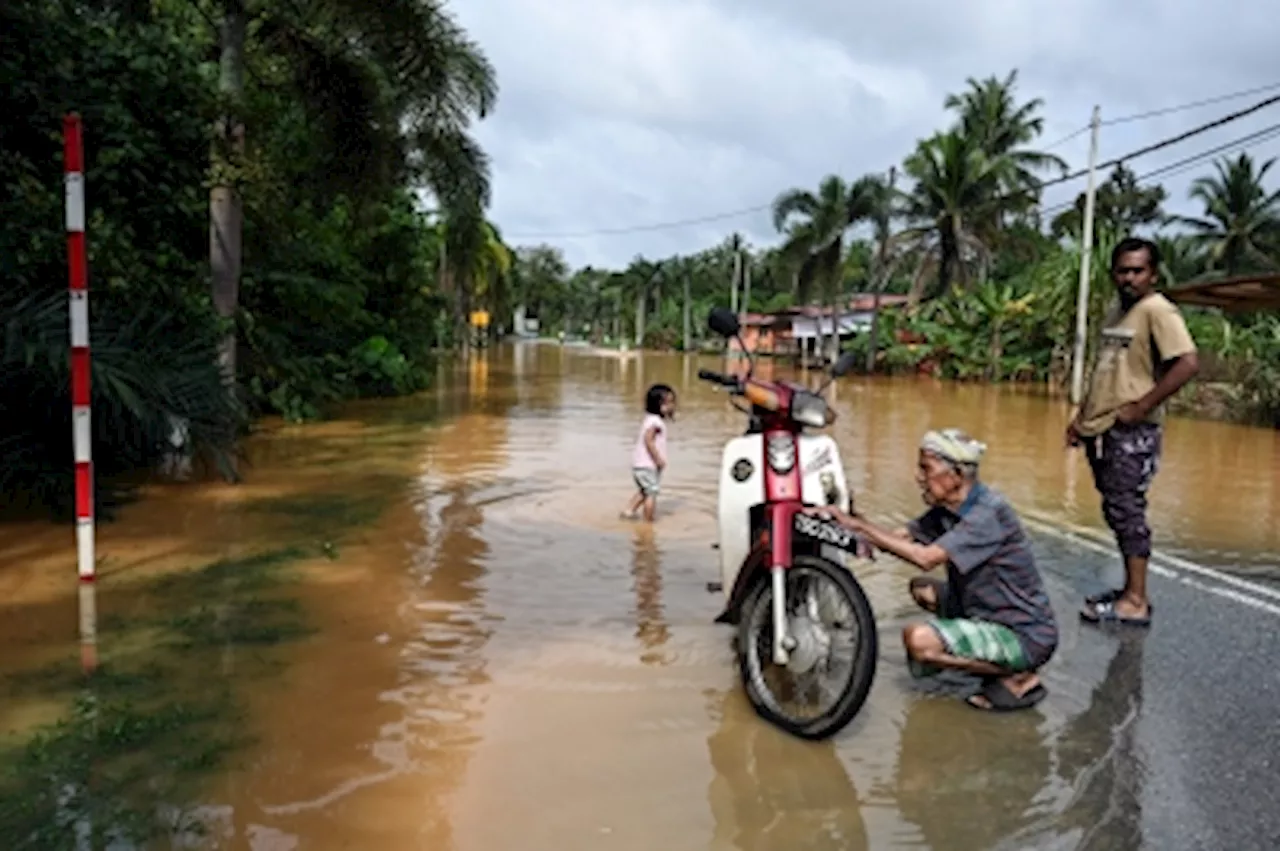 Flood Situation Worsens in Johor, Improves in Kelantan