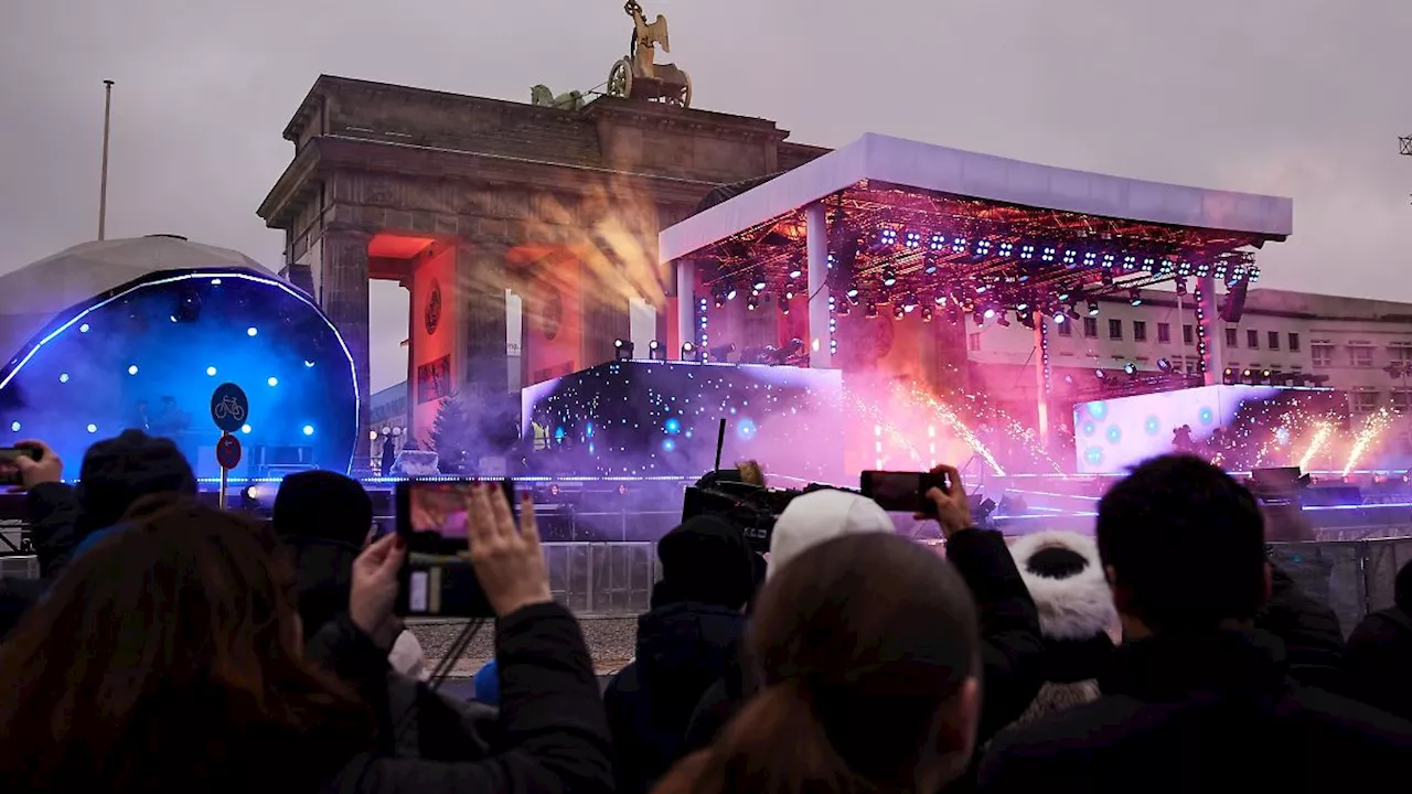 Silvesterparty am Brandenburger Tor: S-Bahn und U-Bahn halten nicht mehr an der Station