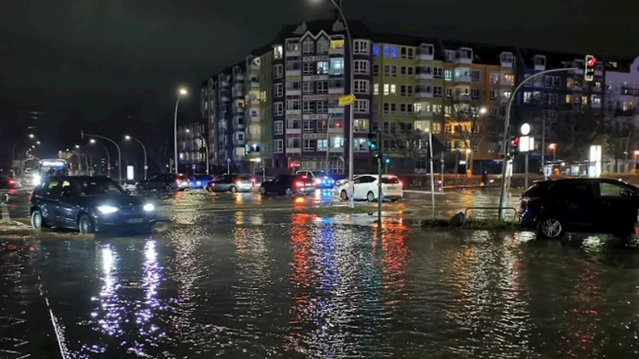 Wasserrohrbruch in Berlin stört Neujahrsfeierlichkeiten