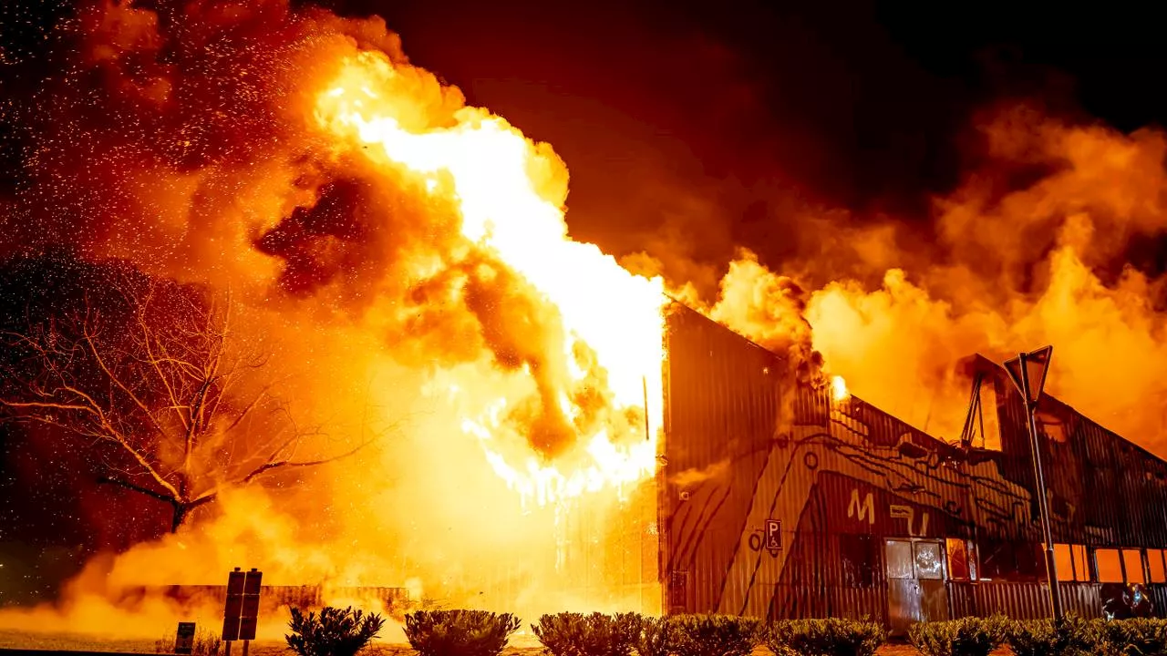 Asbest vrijgekomen bij grote brand voormalig Schoenenmuseum