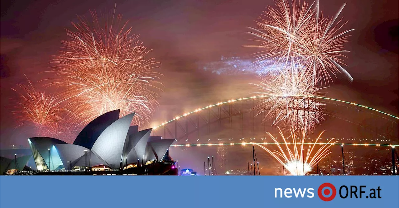 Australien begrüsst 2025 mit spektakulärem Feuerwerk in Sydney