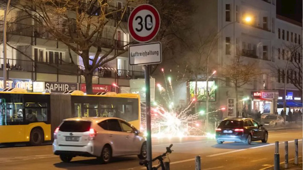 Silvester Böller und Raketen: Dutzende Festnahmen in Berlin