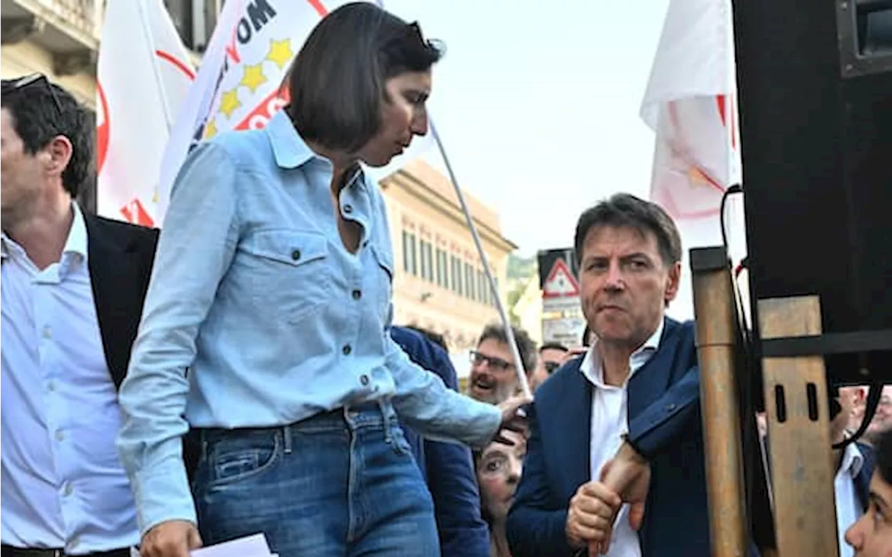 Grillo Ritorna e il Centro Cerca un Leader