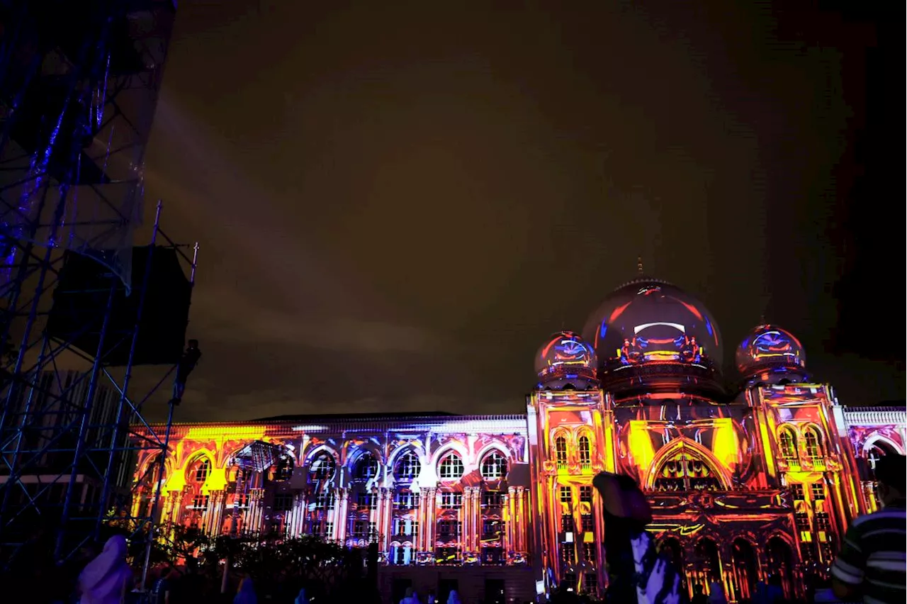 Lampu 2024 Festival Illuminates Putrajaya