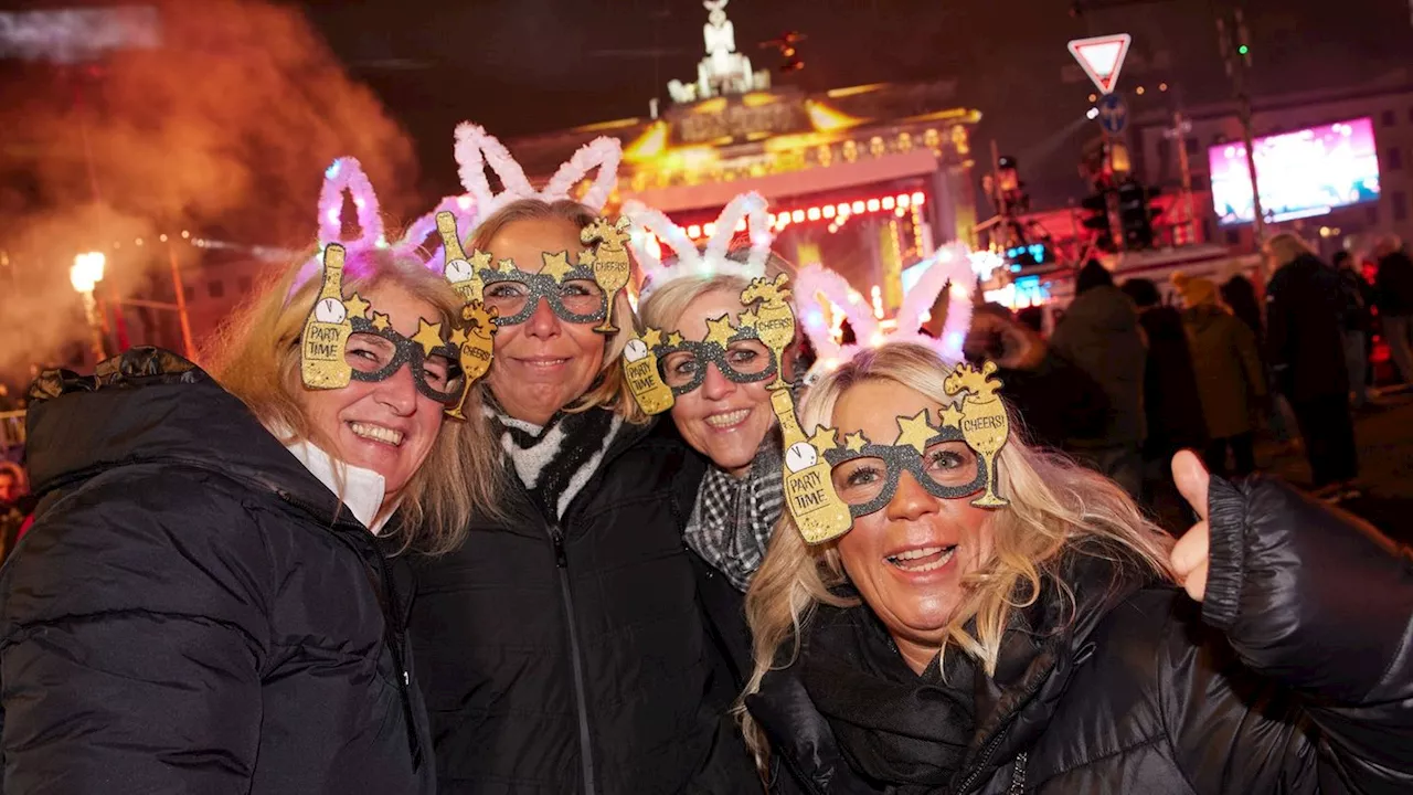 Deutschland Feiert Silvester - Sturm sorgt für Einschränkungen