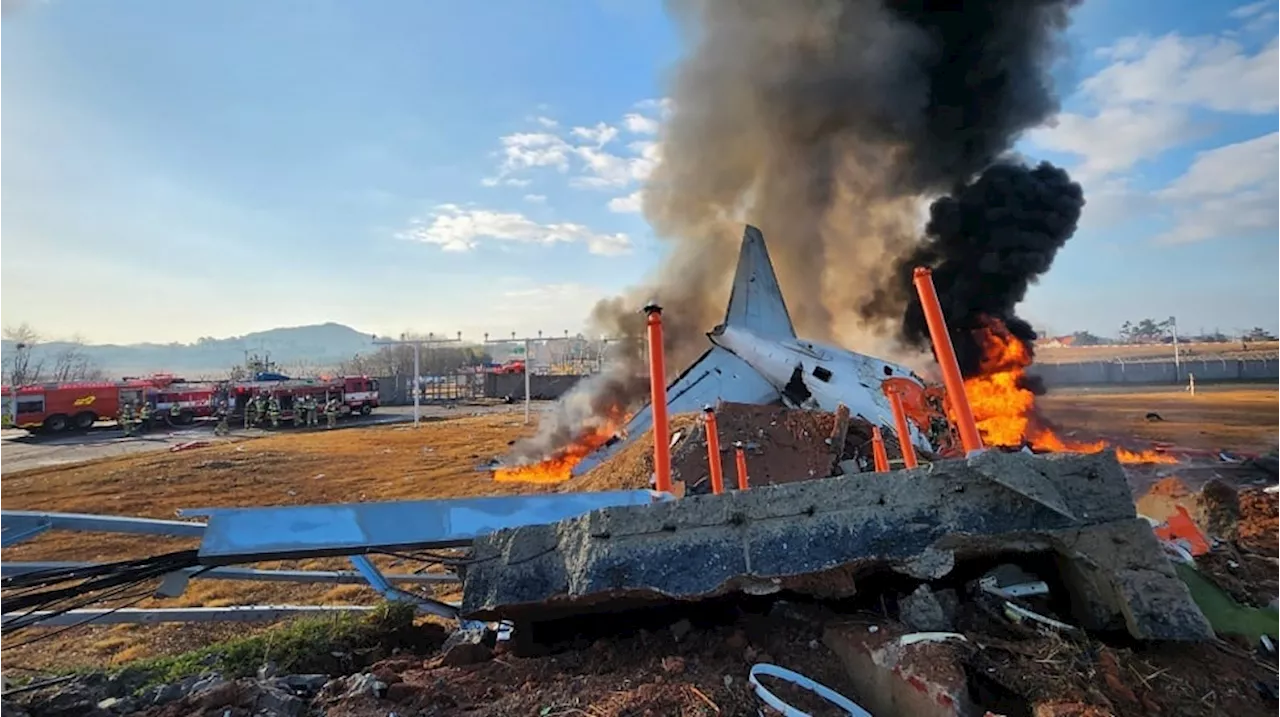 Pesawat Jeju Air Terbakar di Bandara Muan