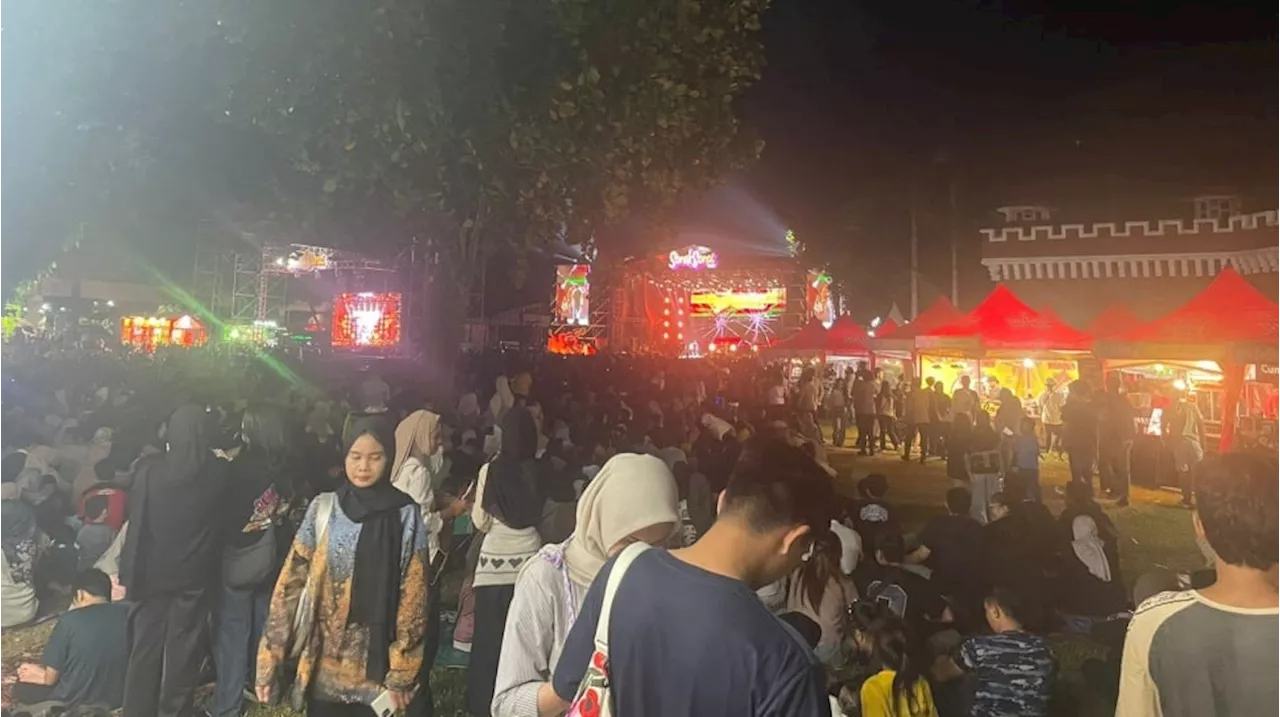 TMII Di Padati Warga Menyambut Tahun Baru