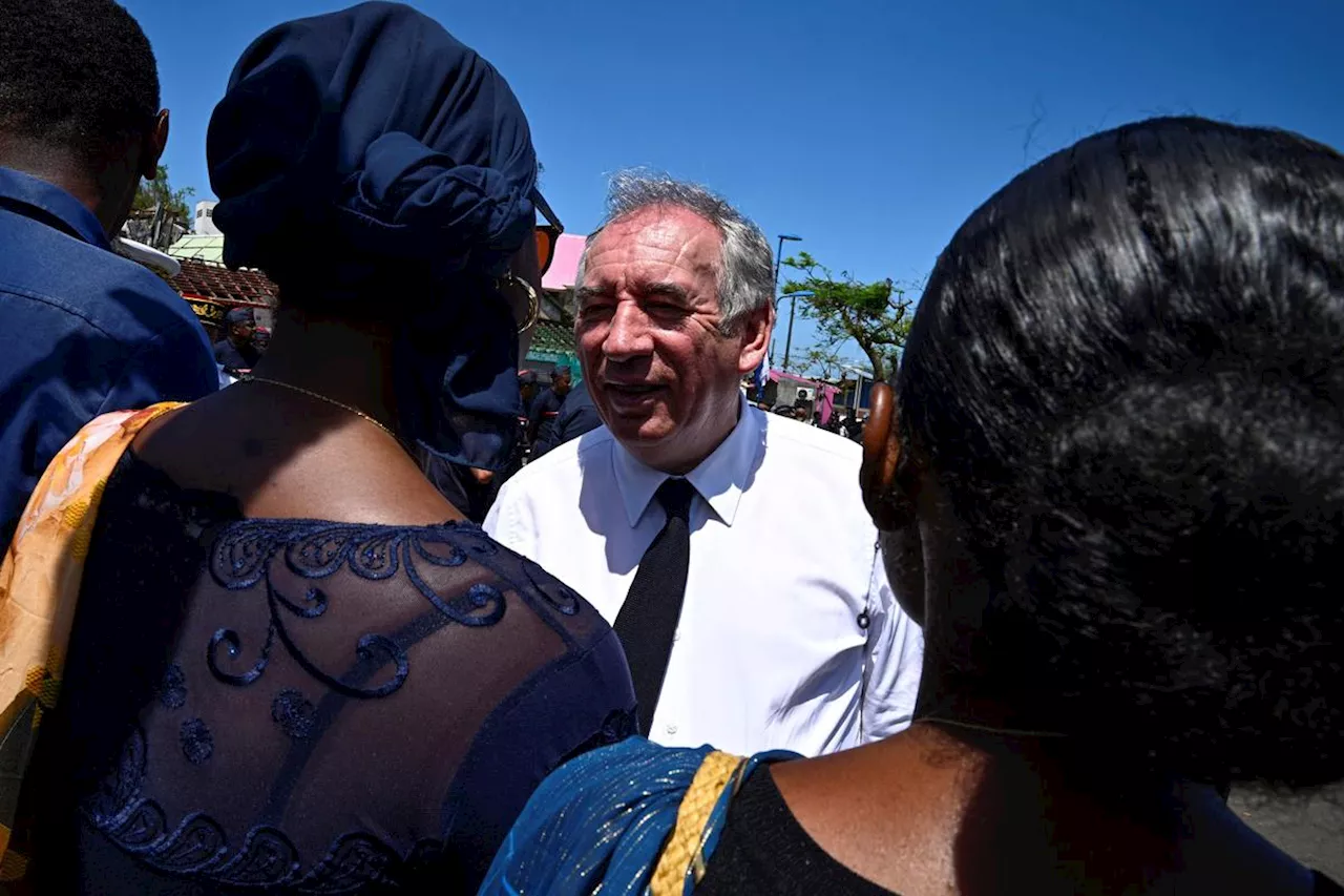 Cyclone Chido : Bayrou achève son déplacement en assurant que Mayotte ne redeviendra pas une « île bidonville »