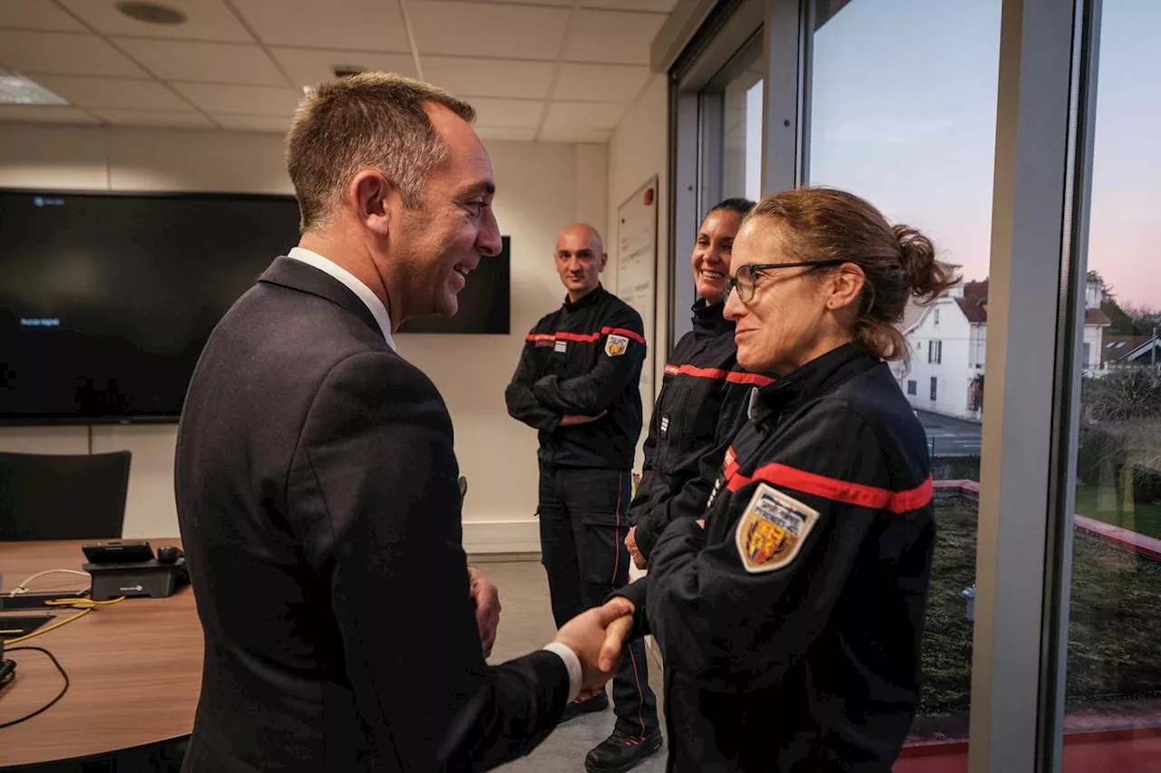 Saluer ceux qui travaillent pour les autres : le préfet fait la tournée des services de garde pour la Saint-Sylvestre