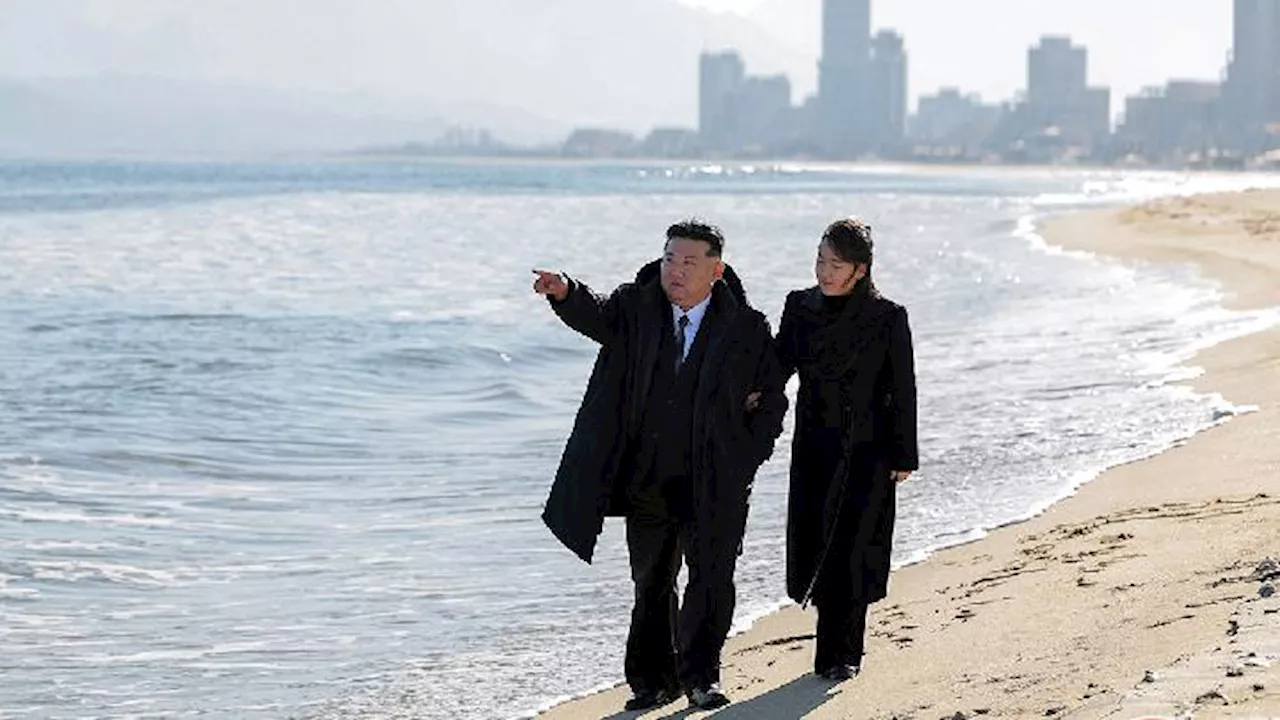 Kim Jong Un dan Putri Kunjungi Resort Pesisir Kalma di Wonsan