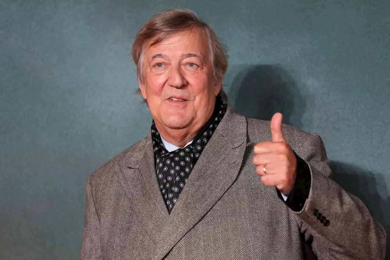 Stephen Fry og andre kjente britiske navn hedret på nyttårslisten