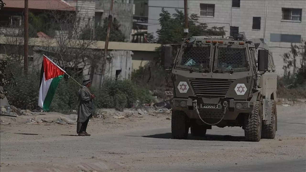 القدس.. إصابة 14 فلسطينيا خلال اقتحام الجيش الإسرائيلي مخيم قلنديا