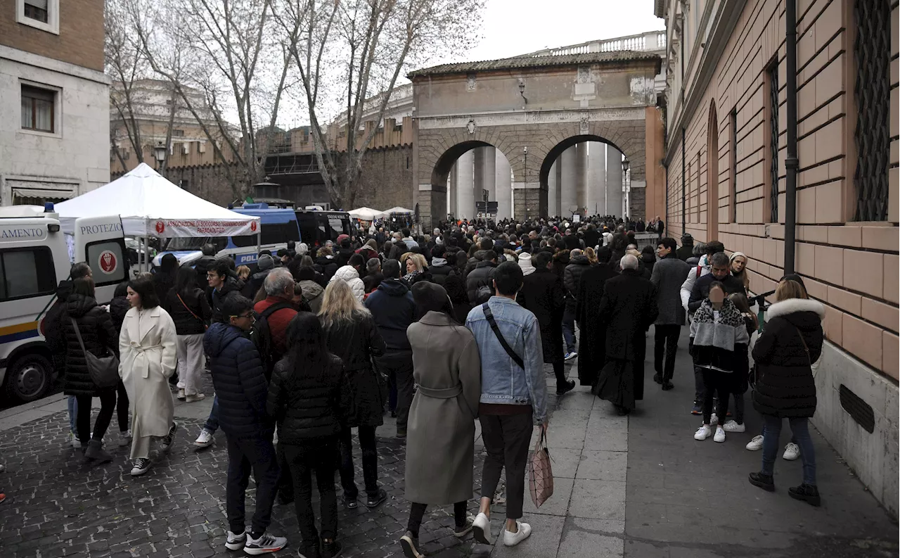 Covid, Dengue, Mpox e altri virus: ecco cosa si rischia col Giubileo, l'allarme