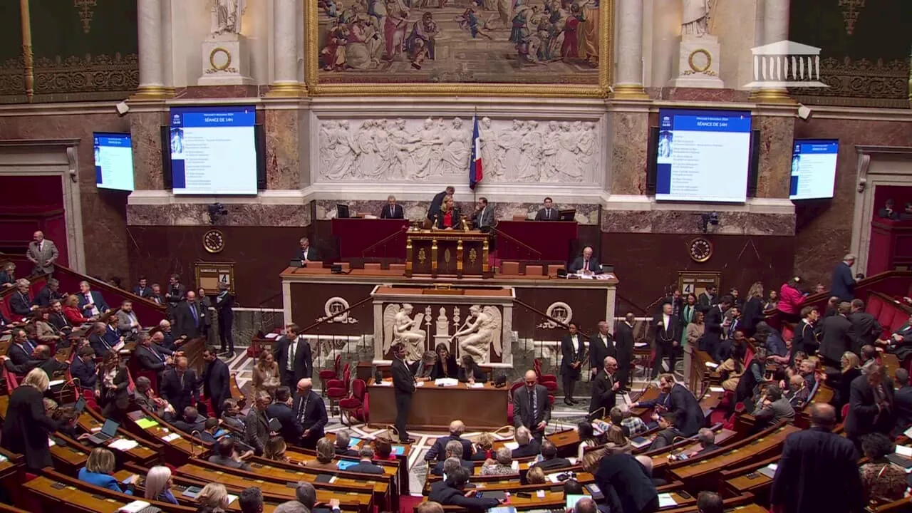 Suivez les débats sur les deux motions de censure contre le gouvernement de Michel Barnier