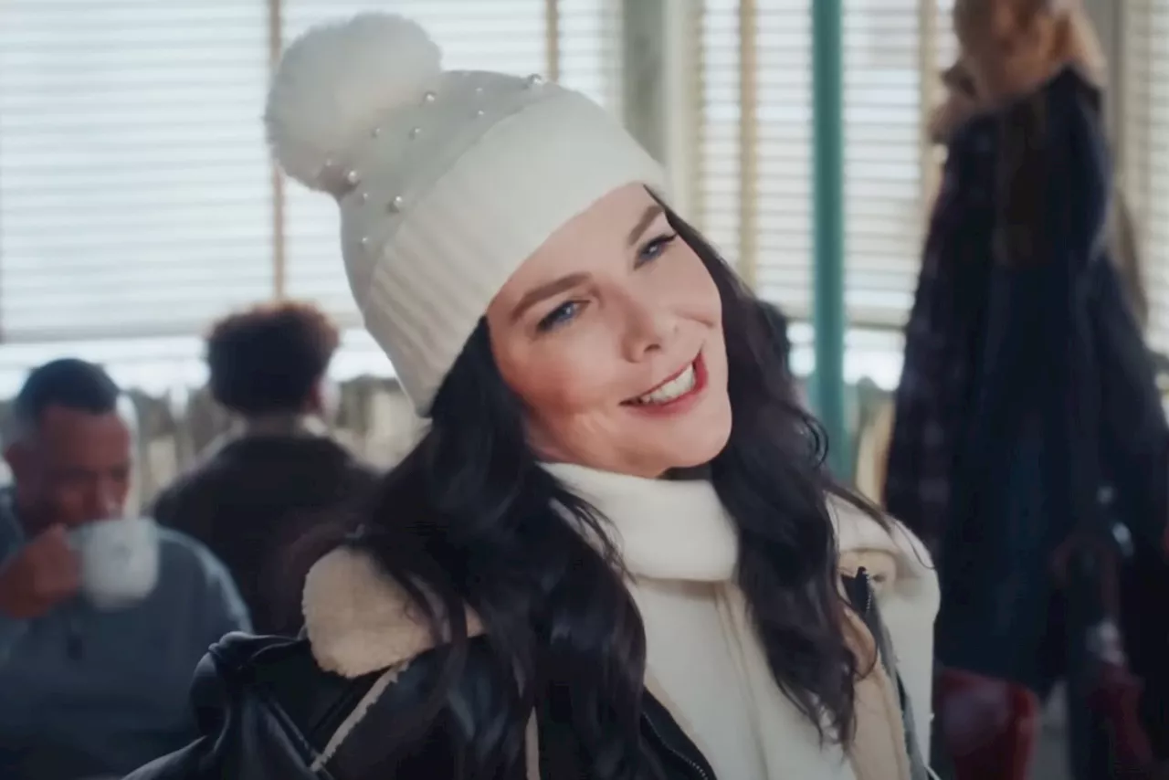 Lauren Graham and Scott Patterson have Gilmore Girls reunion in new holiday ad set in Stars Hollow