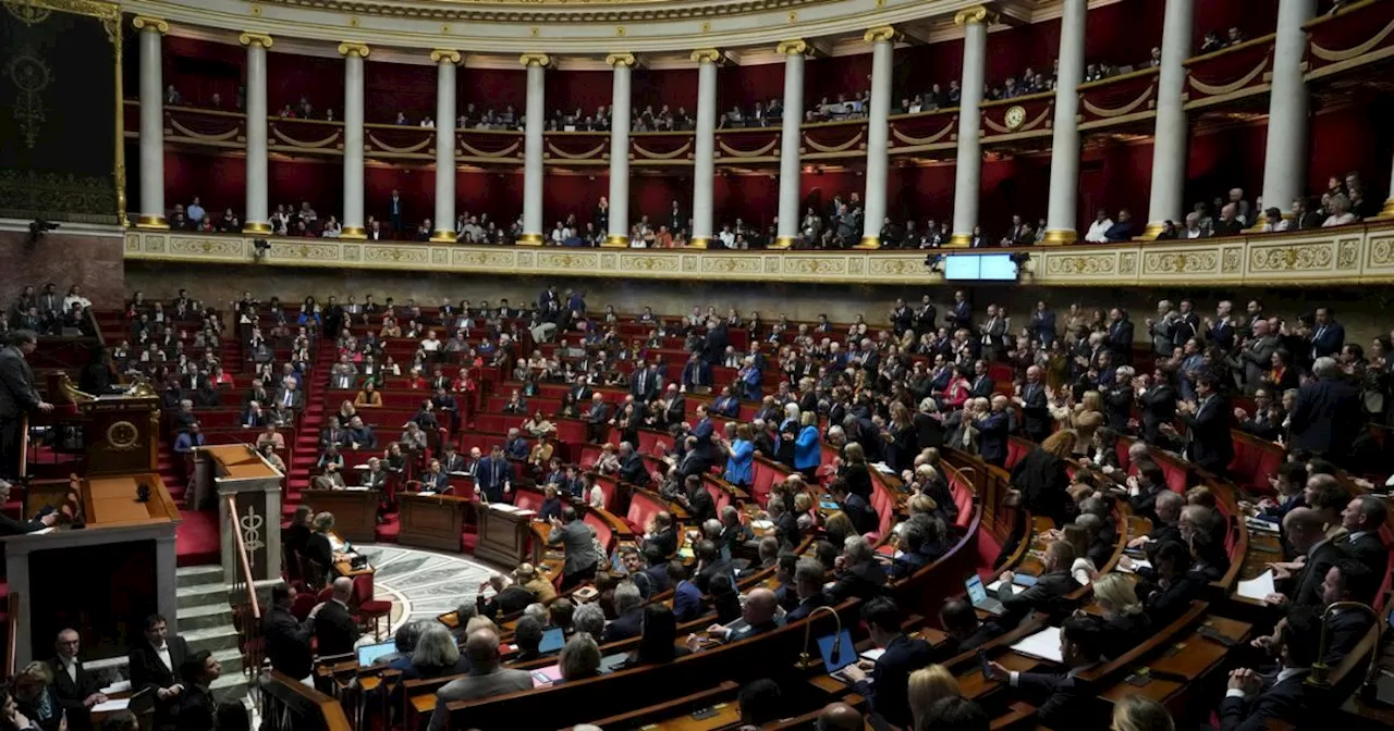 Francia, l’Assemblea nazionale ha sfiduciato il governo Barnier