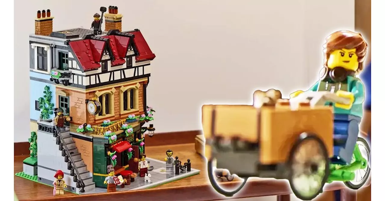 Fast zwei Jahrzehnte später: LEGO hat ein neues Café Corner Set, nur diesmal heißt es Tudor