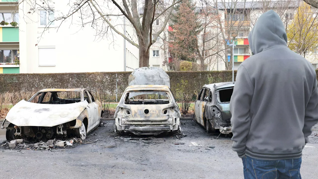 Polizei liegt Anzeige vor - Clan-Streit eskaliert! Opfer nach Autobrand verprügelt