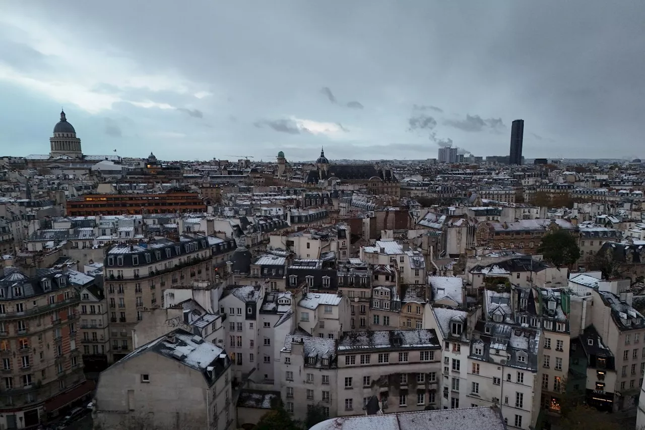 Toits de Paris: l'Unesco classe les savoir-faire des couvreurs-zingueurs