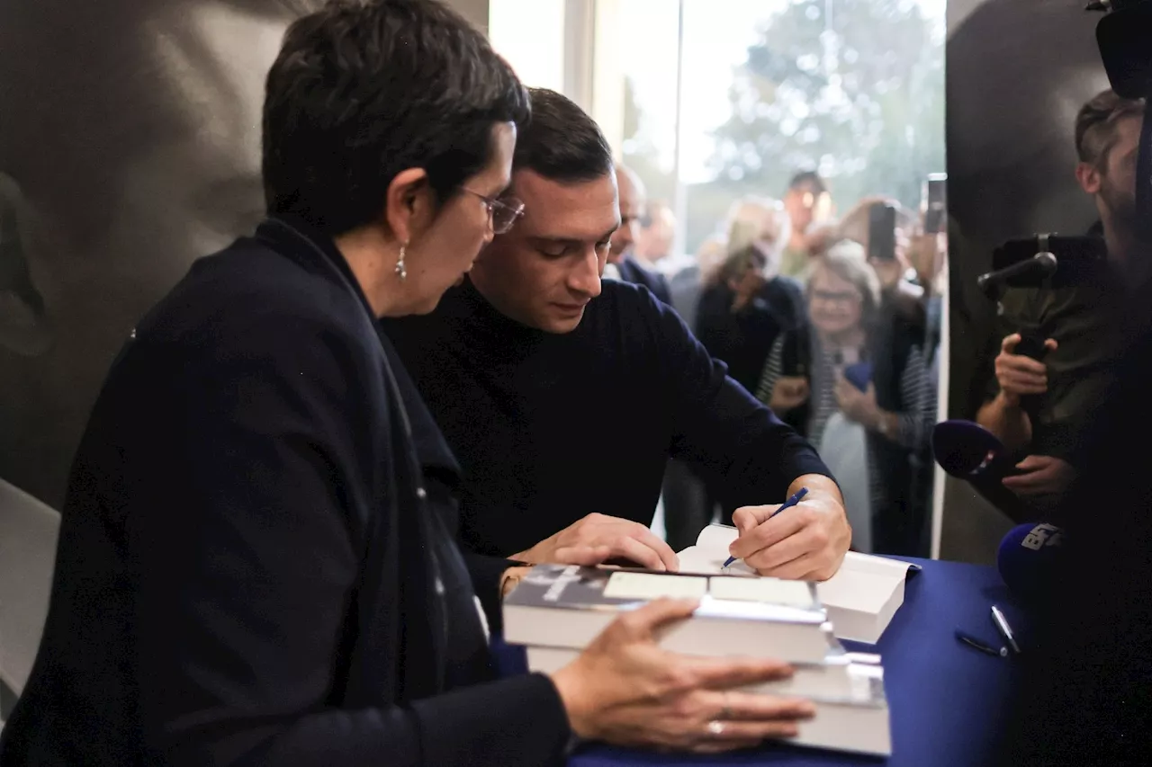 En pleine censure, Bardella joue la contre-programmation avec une dédicace de son livre à Paris