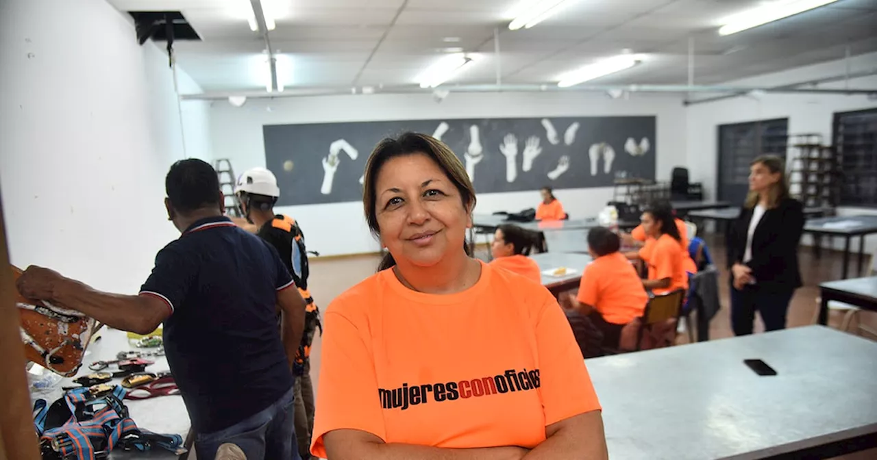 La docente Sandra Bulacio, premiada por Holcim como “mujer que inspira en la construcción”