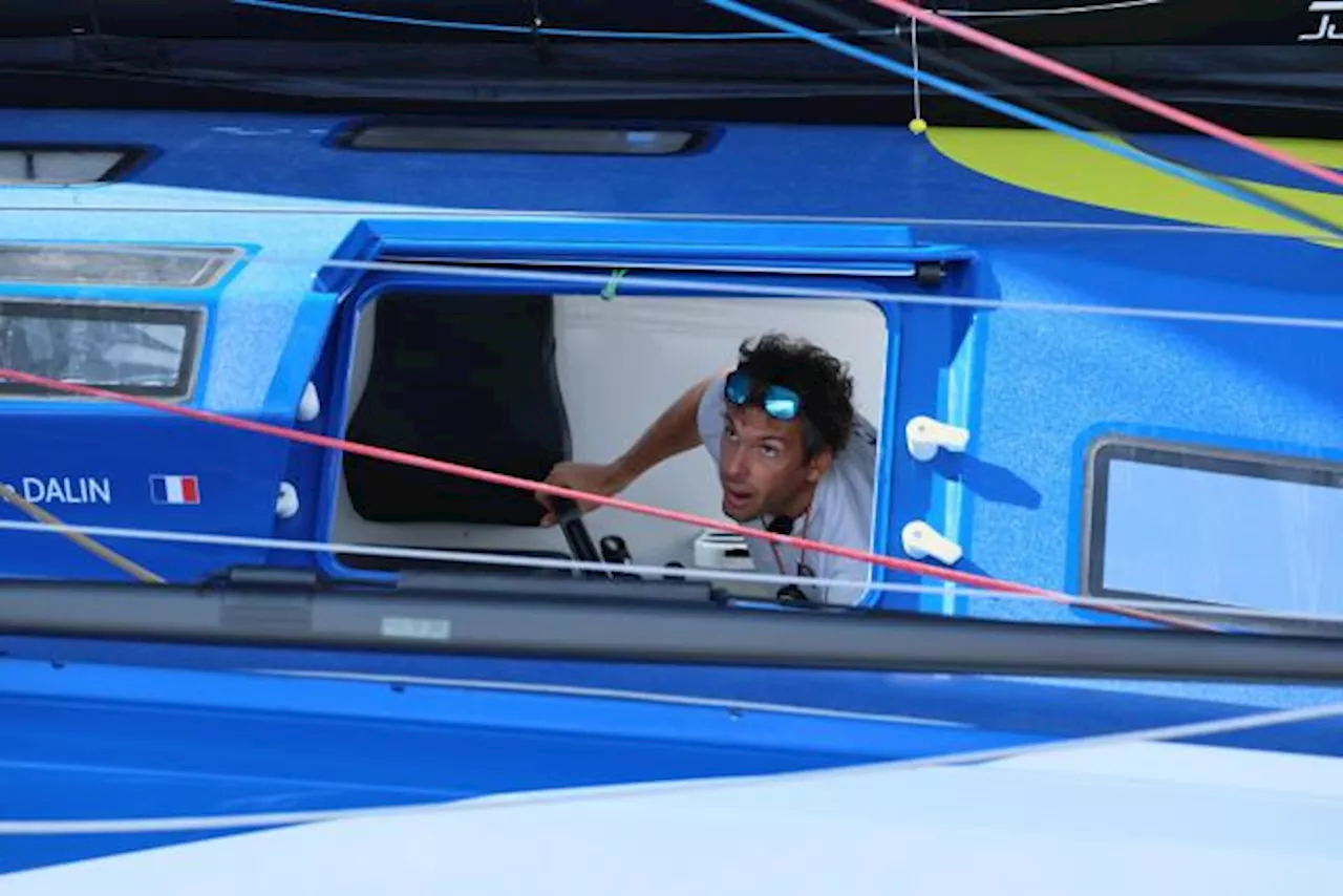 Charlie Dalin et Sébastien Simon Restent en Tête du Vendée Globe Face à une Tempête