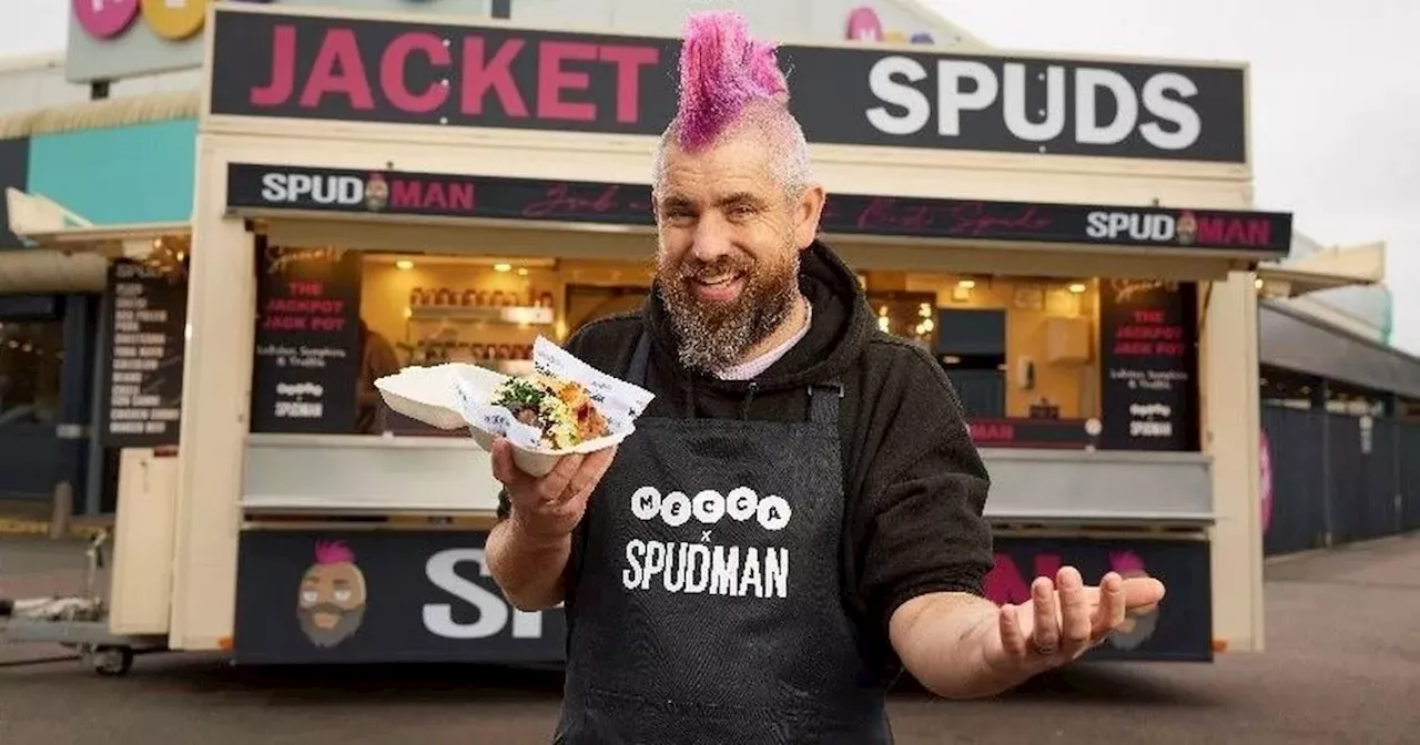 Hundreds queue for 'luxury' jacket potato as Spud Man visits Blackpool