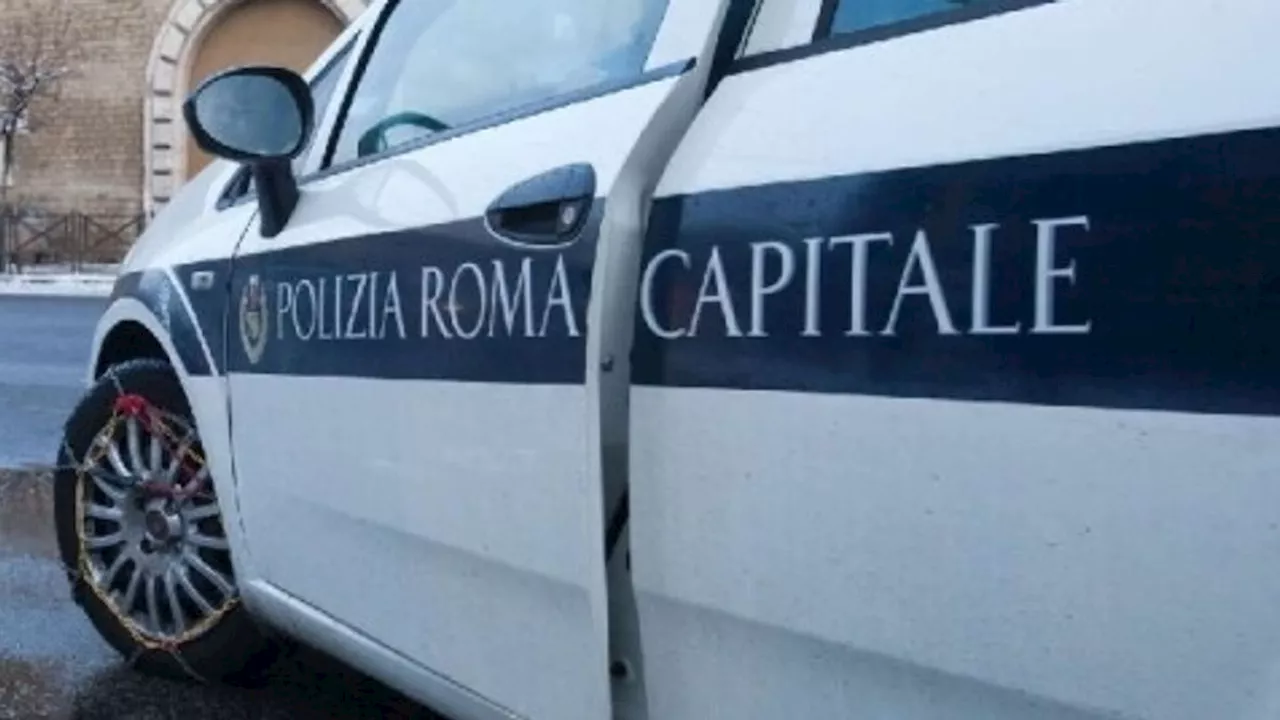 Roma, mamma con cinque figli in strada al freddo: vigili offrono cibo e ospitalità