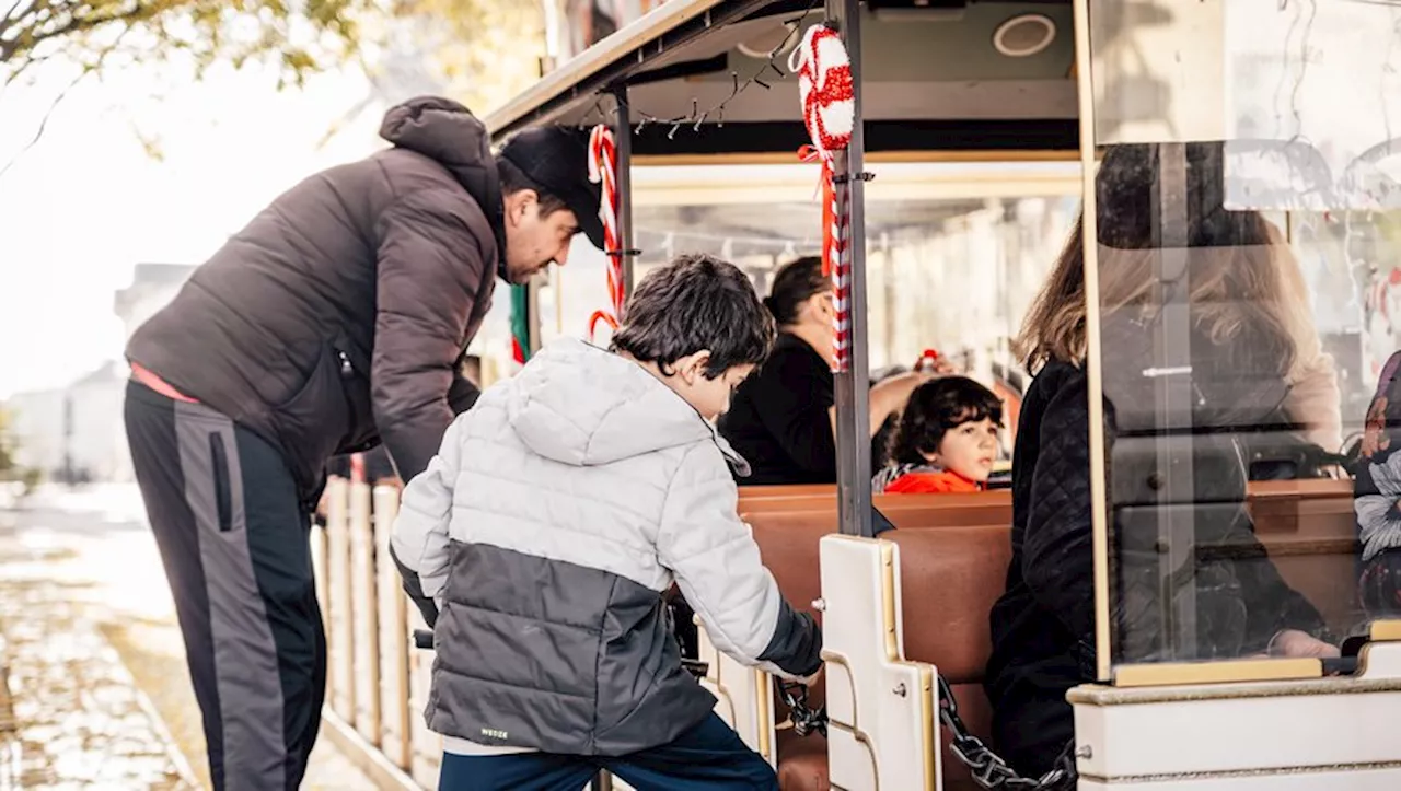 Embarquez à bord du petit train de Noël et vivez la magie des fêtes à Nîmes