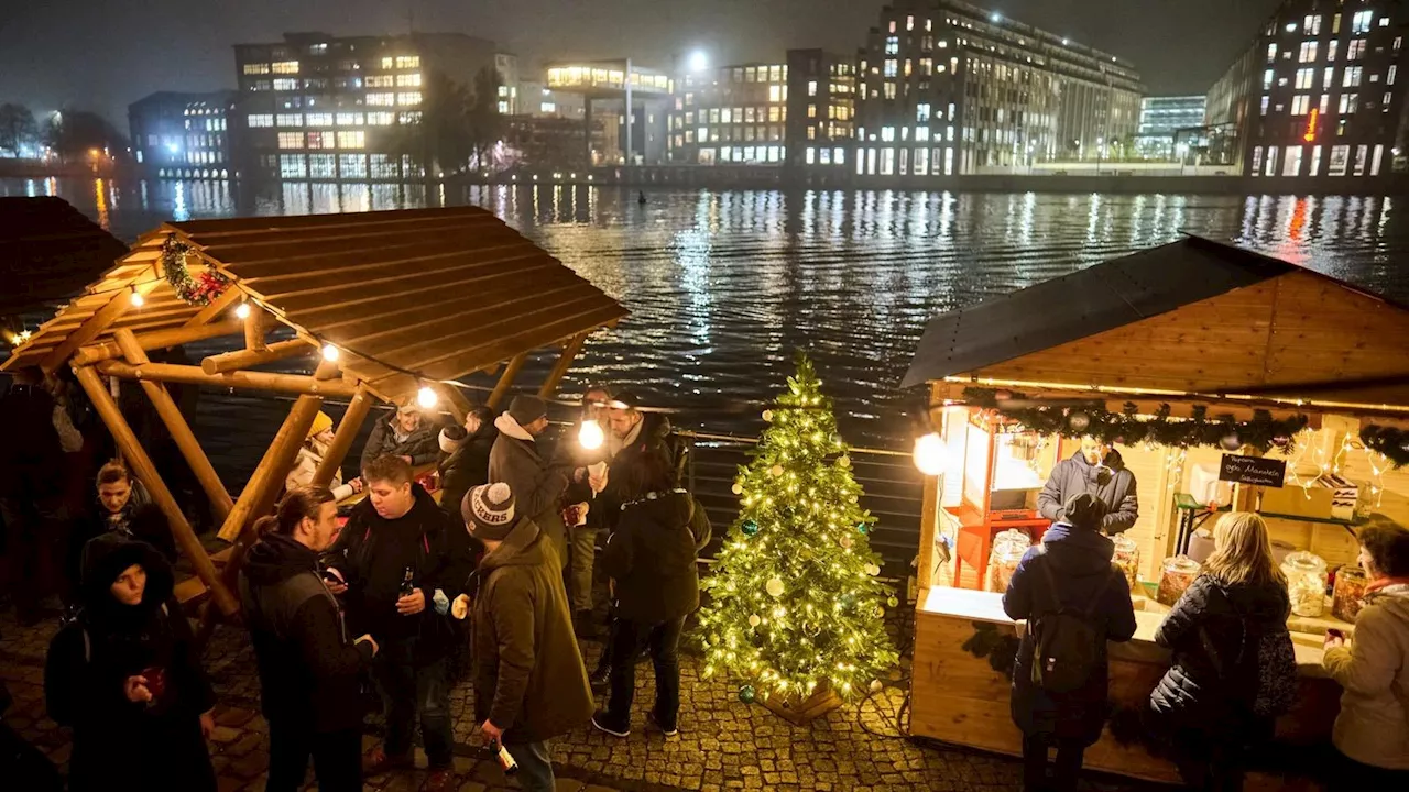 Berlin Weihnachtsmarkt an der Spree: Flatrate-Feiern und Anwohner-Widerspruch