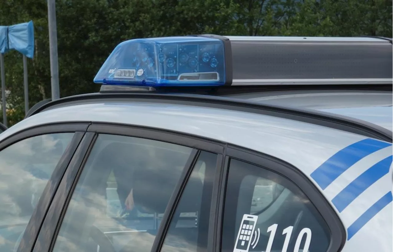 Unbekannter spricht Kind an Bushaltestelle in Kühried an – Polizei veröffentlicht Beschreibung