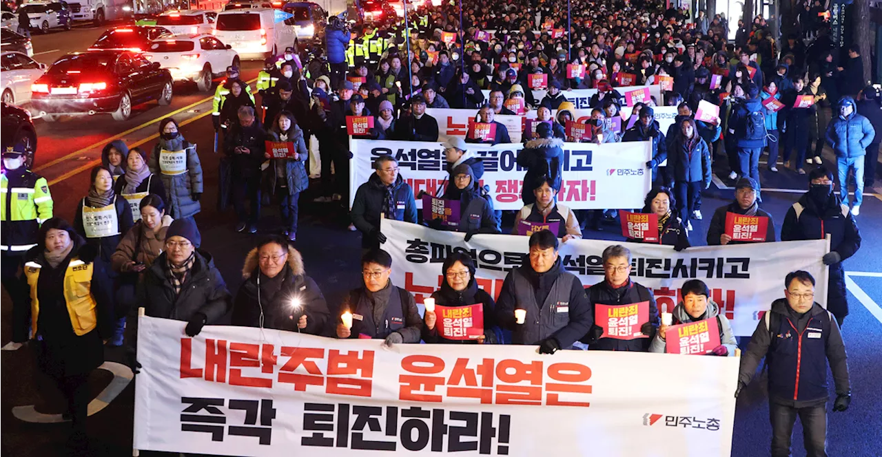 시민 1만여 명, 윤석열 대통령 비상 계엄 선포에 거리 집회 열어