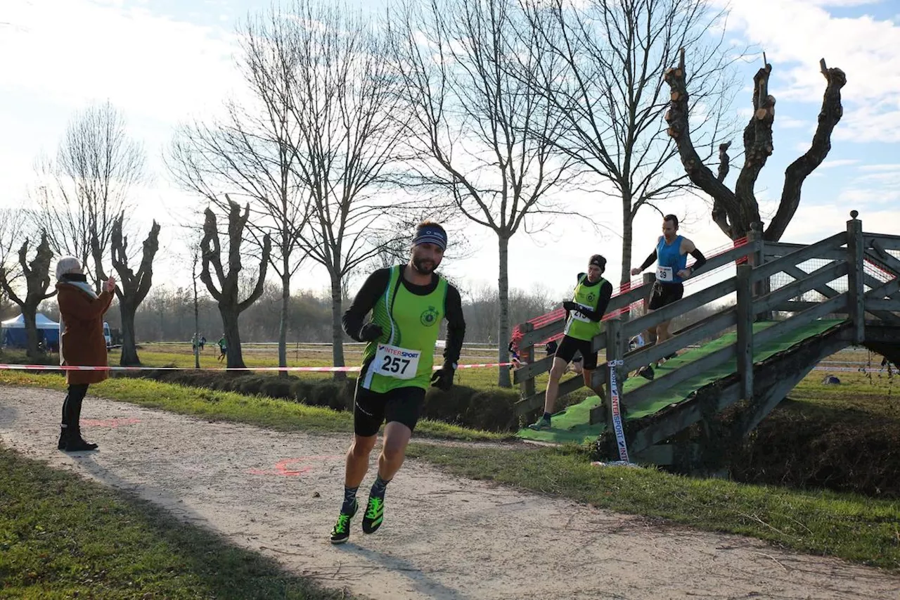 Athlétisme en Charente-Maritime : la marche nordique se joint au cross à Aigrefeuille