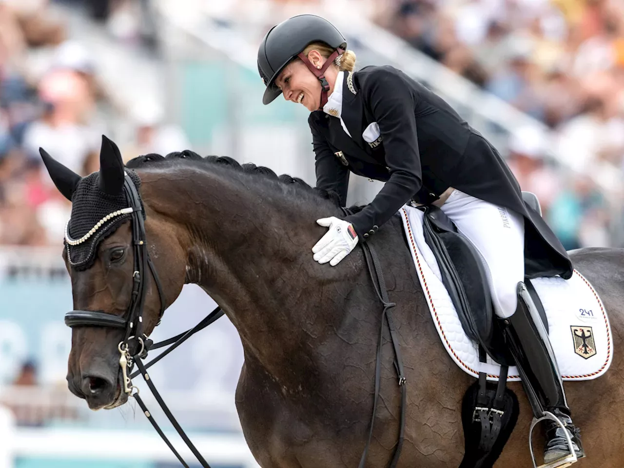 Schöne Bilder aus der Heimat der Dressurpferde: Olympiasiegerin und ihr neues Pferd