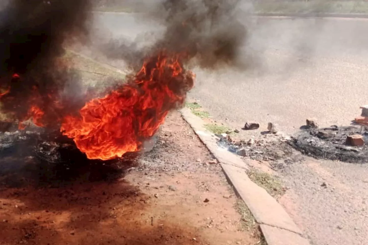 Protest over water outages erupts in Protea Glen, Soweto