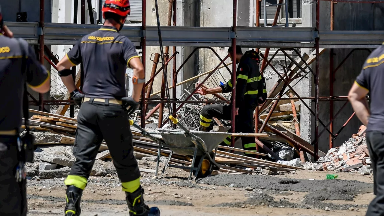 Muore schiacciato da una catasta di legno