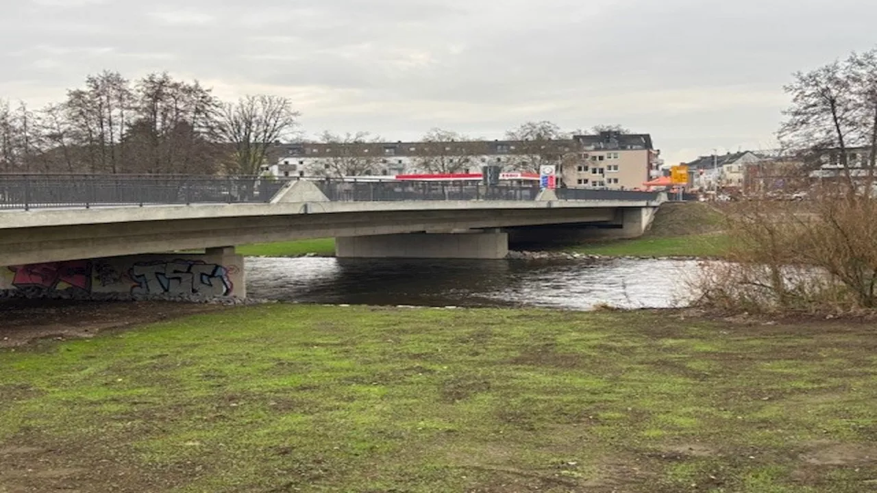 Nach der Flut: Neue Brücke über Rur in Jülich freigegeben