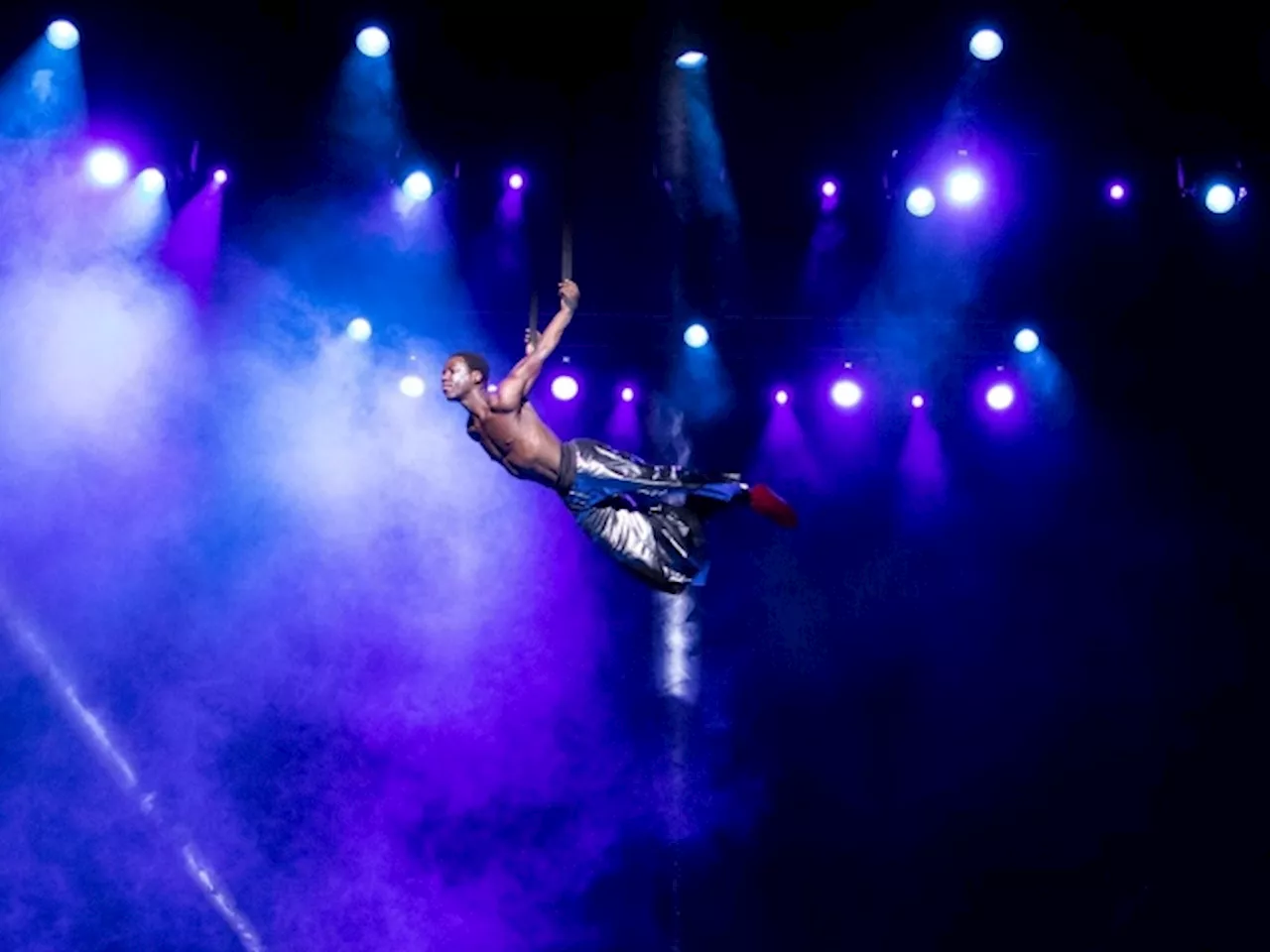 Over Three Decades Of Juggling, Tightrope Walking, And Hope – The Story Of The Zip Zap Circus