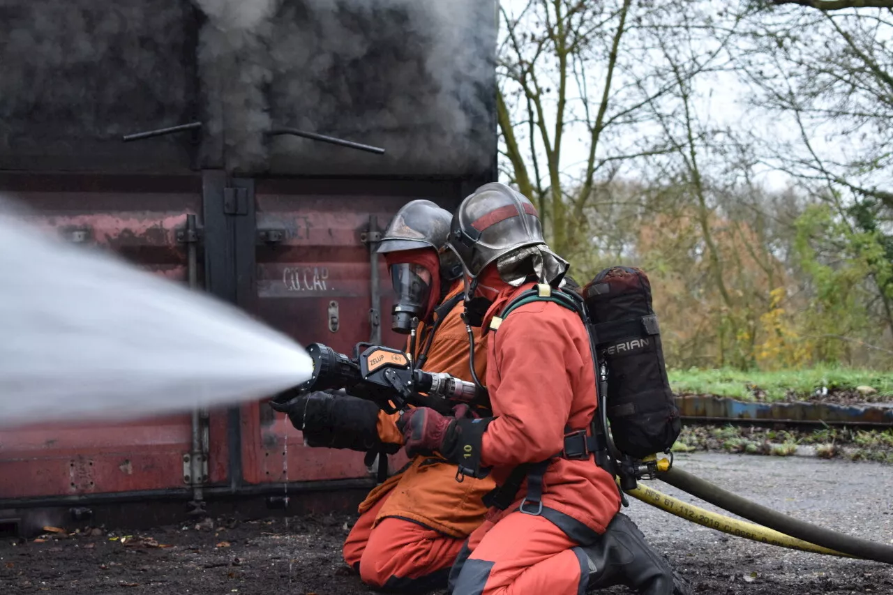 Moins lourde et plus écolo, les pompiers de la Seine-Maritime testent une nouvelle lance