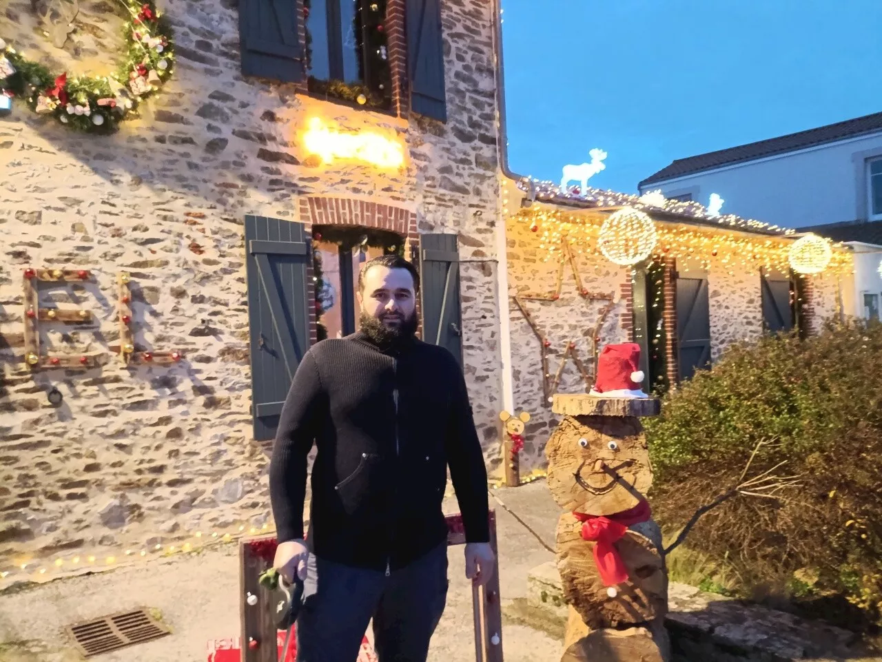 Près de Pornic, sa maison scintille de mille feux pour Noël