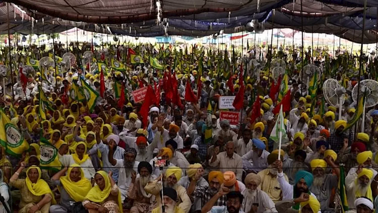 Kisan Andolan: पंजाब के किसान दिल्ली जाने पर अड़े, हरियाणा में अर्द्धसैनिक बल तैनात; दिल्ली सीमा पर बैरिकेडिंग