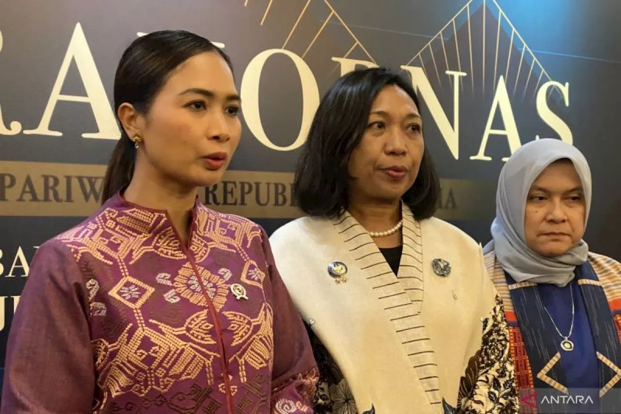 Wamenpar: Kebaya beri pengalaman menarik pada turis seperti hanbok