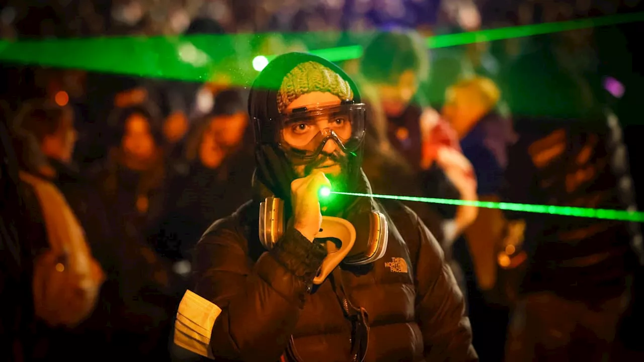 Georgische Proteste: Demonstranten nutzen Laserpointer als symbolische Waffe