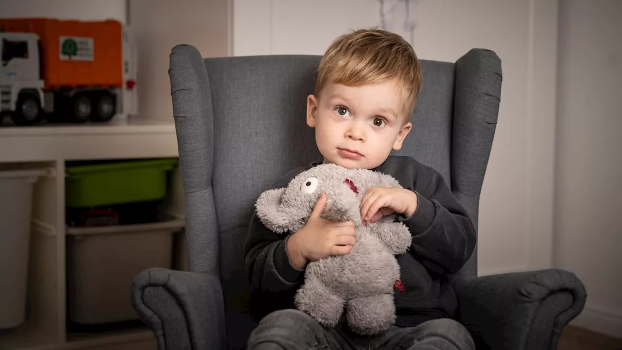 Neunjähriges Arian verliert ein Auge an einem Tumor