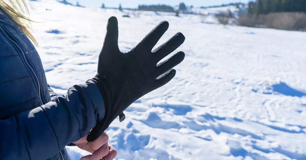 Popular brand of mitts and gloves recalled across Canada due to 'visible mould'