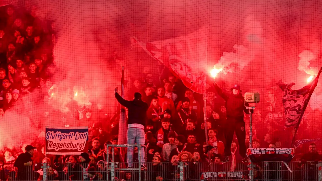 Jahn-Fans zünden Pyrotechnik beim Pokalspiel - Polizei ermittelt